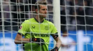 ВИДЕО: Вратарят на Байер Леверкузен си вкара куриозен автогол в Лига Европа