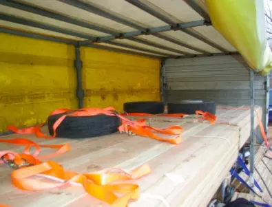 Правят следствен експеримент по случая с камиона ковчег, отнел живота на 18 мигранти