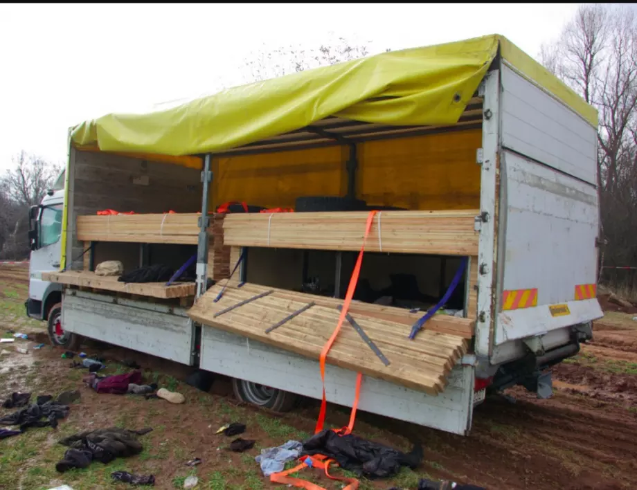Мигрантите, оцелели при трагедията край Локорско: Това беше нашият метален ковчег