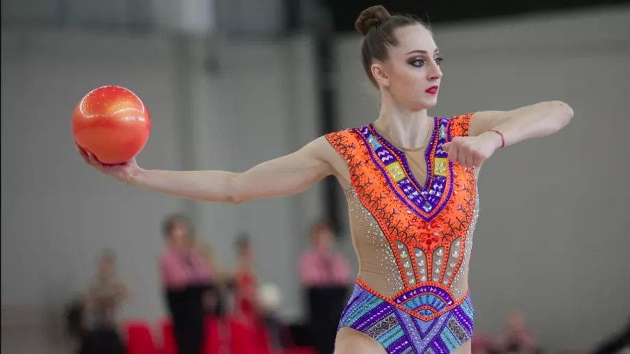 Българка ли ще е новата световна шампионка по художествена гимнастика? (ВИДЕО)
