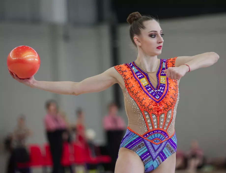Българка ли ще е новата световна шампионка по художествена гимнастика? (ВИДЕО)