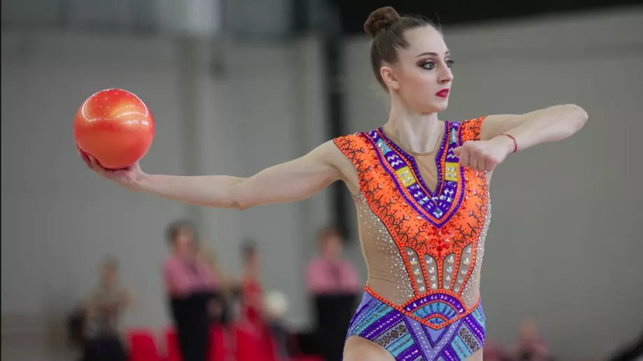 Приказни: България поведе в общото класиране на Световното по художествена гимнастика - Калейн и Николова блестят под бурни овации