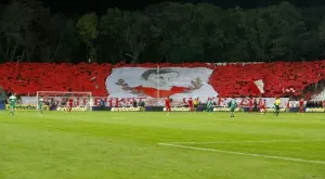 "Тъй вълшебен и велик"! Нестихващата любов между феновете на ЦСКА и Петър Жеков (ВИДЕО)