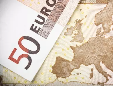 Еврото отстъпи позиции спрямо долара