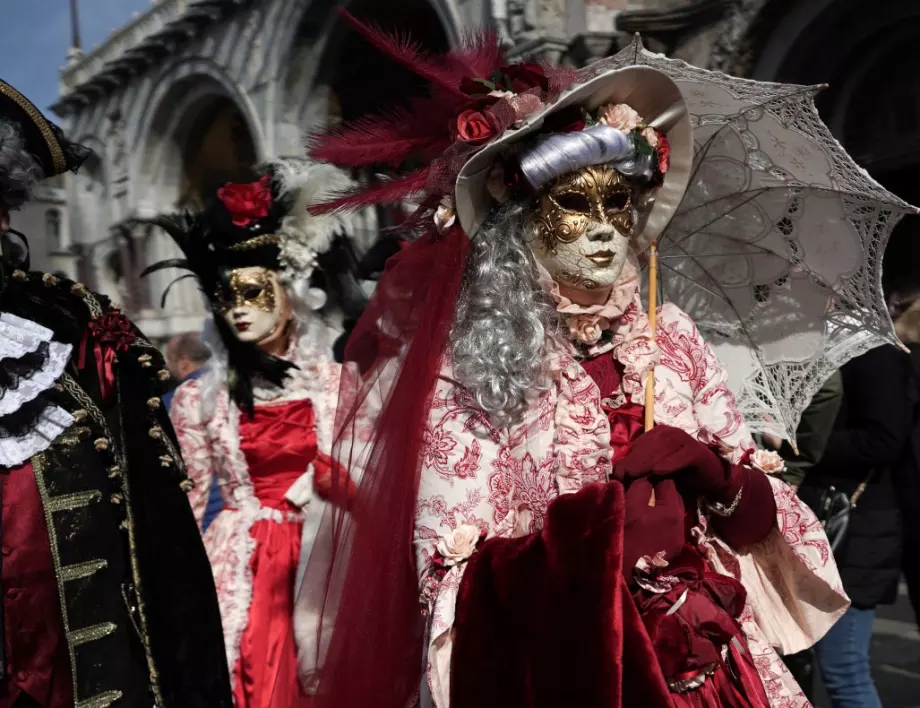 Ето го най-добрия костюм на карнавала във Венеция (СНИМКИ)