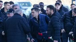 ЦСКА, Ганчев, Стоичков, Илич, клубове и фенове отдават почит на Петър Жеков (СНИМКИ)