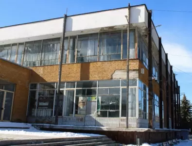 Кражба от ДНА в Самоков, общината настоява да ѝ прехвърлят сградата (СНИМКИ)   