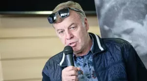 {{ otherArticle[0].article.title }}