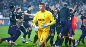 {{ otherArticle[0].article.title }}