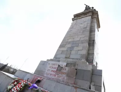 Паметникът на Съветската армия си отива: Правителството подготви почвата