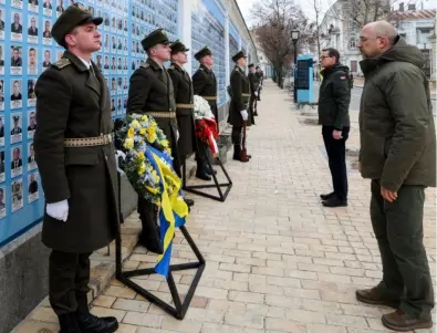 Полският премиер пристигна в Киев за годишнината от войната (СНИМКИ)