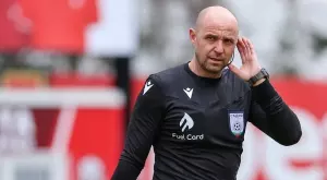 21 години сред съдиите с над 300 мача: Бивш номер 1 рефер прекрати кариерата си