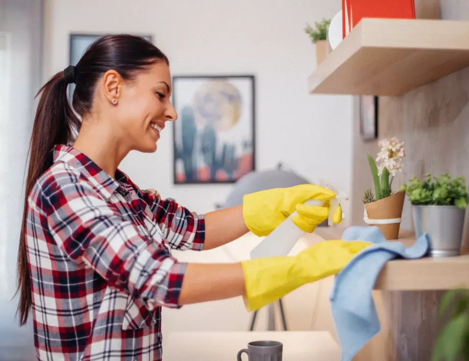 Как да почистим мазнините от кухненските шкафове без досадно търкане ?