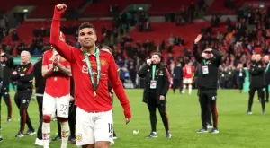 Каземиро с мъжка постъпка на шампион: Феновете на Юнайтед го обожават (ВИДЕО)