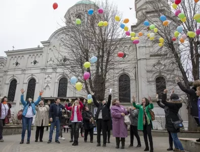 С молебен и полет на балони в небето Стара Загора отбеляза Международния ден на хората с редки болести