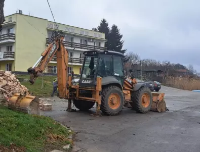 Започна ремонтът на хангарите в гребната база в Николово, община Русе