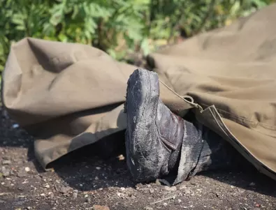 Издевателство над ранени руски войници от техните: Лежат под палещото слънце (ВИДЕО, 18+)