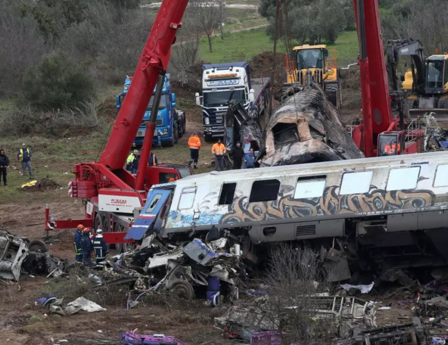 Още железничари са разследвани за влаковата катастрофа в Гърция 