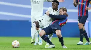 Меле между Реал Мадрид и Барселона: Винисиус и Де Йонг в главните роли (ВИДЕО)