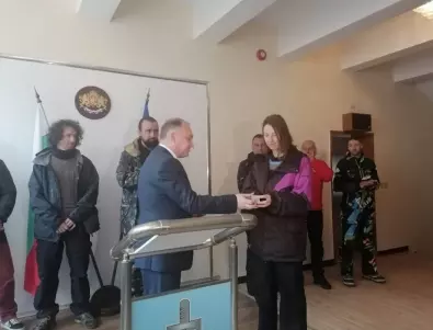 Шефът на полицията в Смолян награди спасителите на 16-годишен скиор