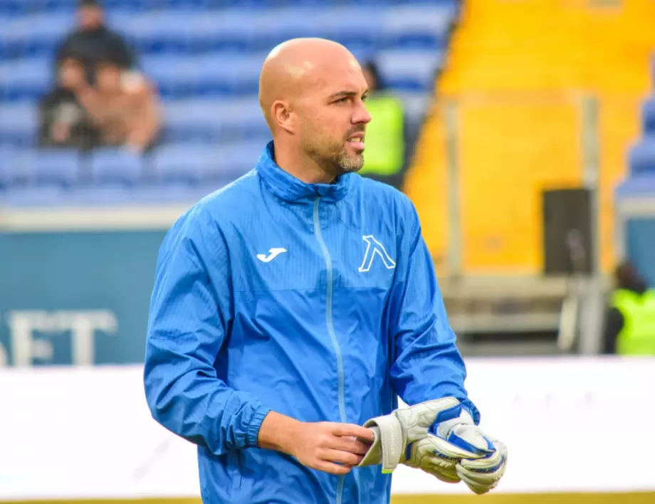 Победен дебют за Николай Костов начело на "Левски", но Николай Михайлов пак огорчи "сините"