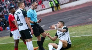 Имаше ли дузпа за Локомотив Пловдив срещу ЦСКА? Капитанът Илиев остана бесен (ВИДЕО)