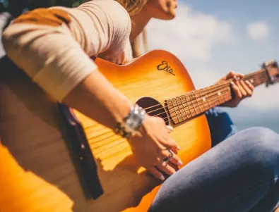 МУЗИКАУТОР призовава организаторите на събития: Лицензирайте музиката в празненствата в чест на жената