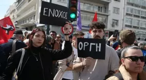 24-часова стачка спря полетите и обществения транспорт в Гърция 