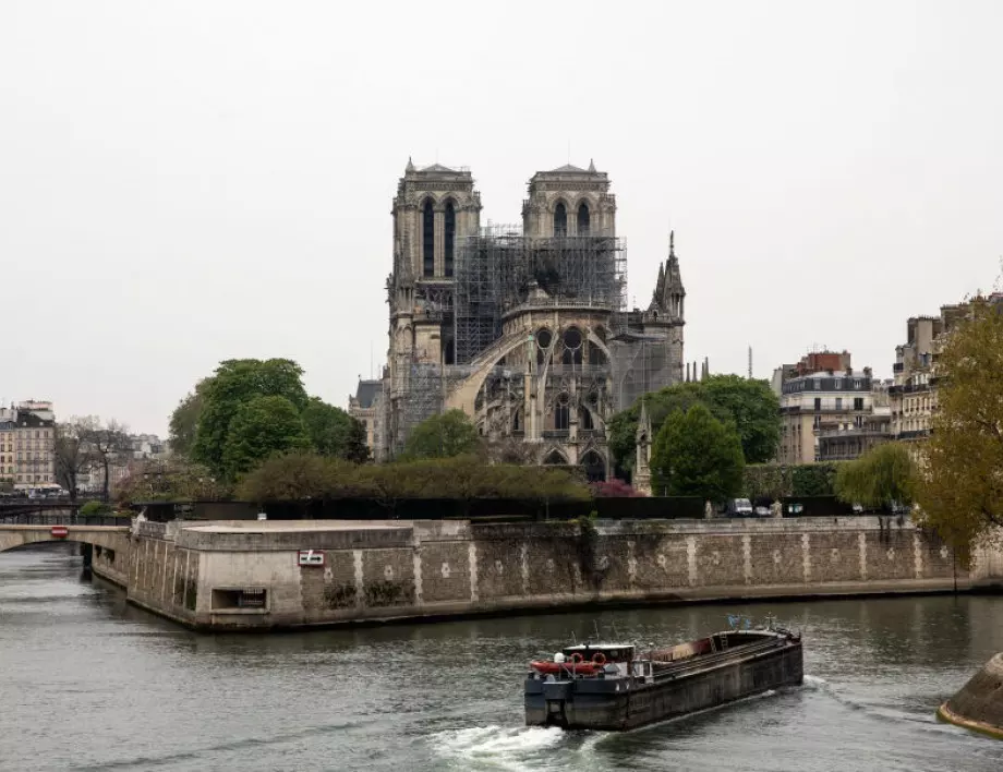 Кога Франция ще отвори реставрираната след пожара Нотр Дам? (СНИМКИ)