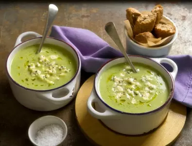 КРЕМ супа от броколи с хрупкави крутони