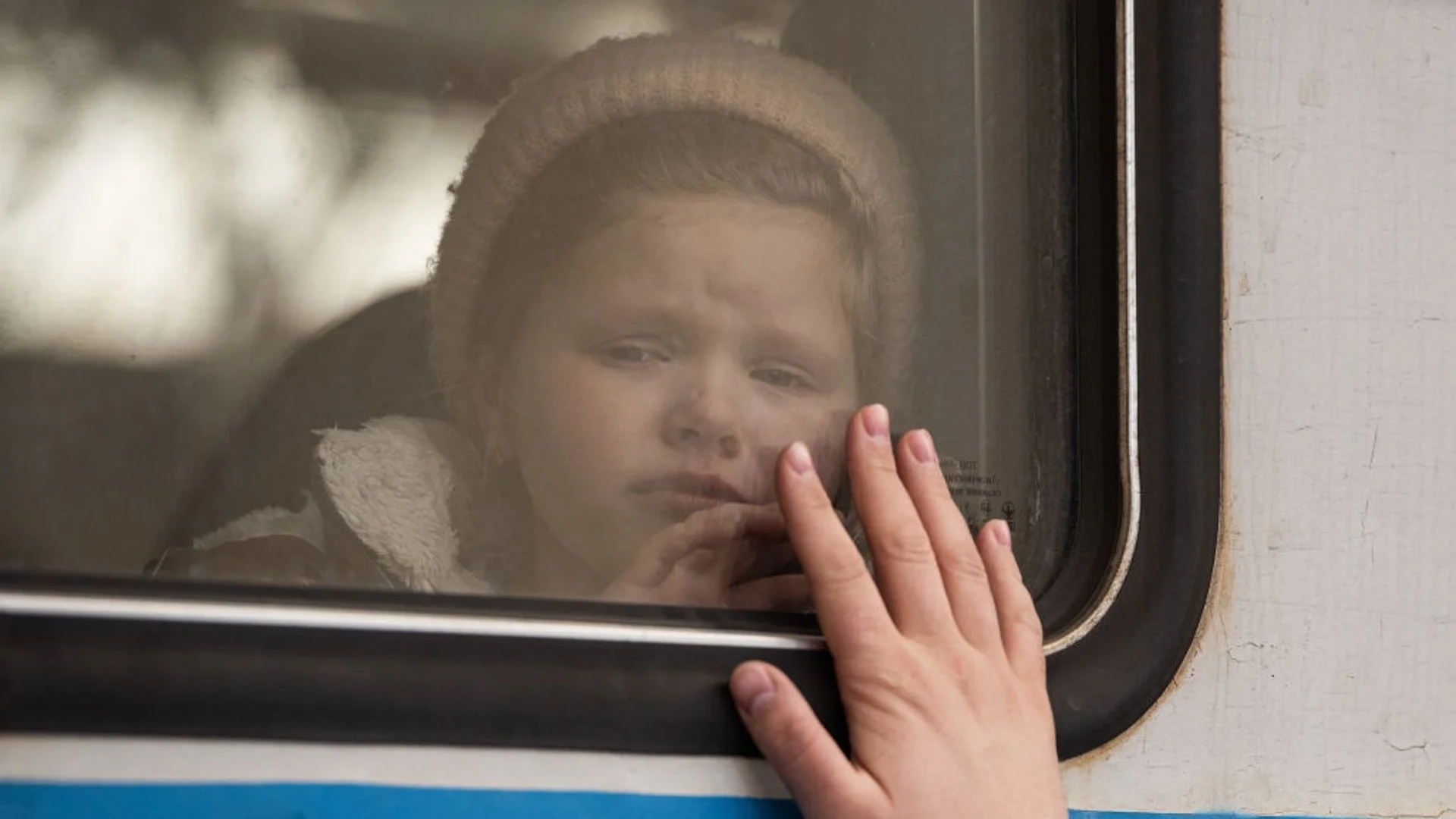 "Казаха ми, че всички сме руснаци": Украинските деца са все по-изплашени от руското "превъзпитание" (СНИМКИ)