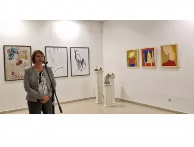 Кметът на Казанлък с благодарности към жените-творци в изложбата 