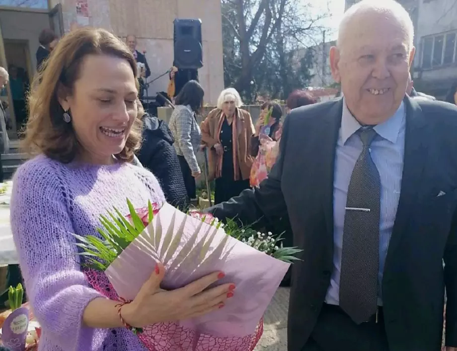Коалиция „ЗАЕДНО“ откри предизборната си кампания за област Стара Загора в Международния ден на жената с Ива Митева