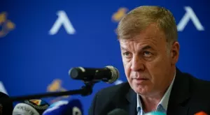 {{ otherArticle[0].article.title }}