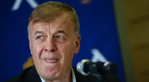 {{ otherArticle[0].article.title }}