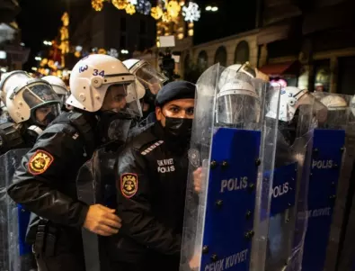 Масови протести в Турция след анулирането на победата на прокюрдски кандидат (ВИДЕО)