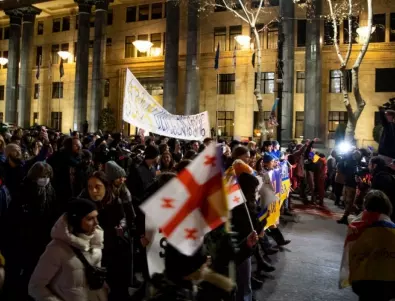 Поредна нощ на протести в Грузия заради спорен законопроект (ВИДЕО)