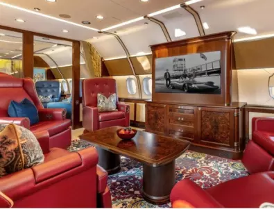 Румънският президент пътува до Япония със самолет за 350 000 евро (СНИМКИ)