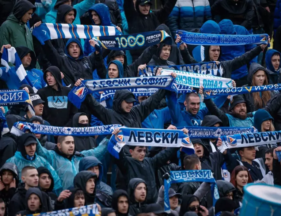Фенове масово напускат "Левски на левскарите" след атаката срещу Сираков 