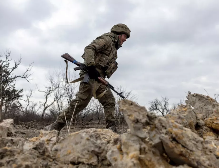 Украйна изтласка руските сили от ключов път в Бахмут 