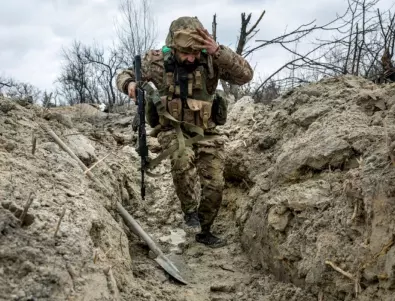 Руснаците градят фалшиви окопи, за да примамят украинците в капани с експлозиви