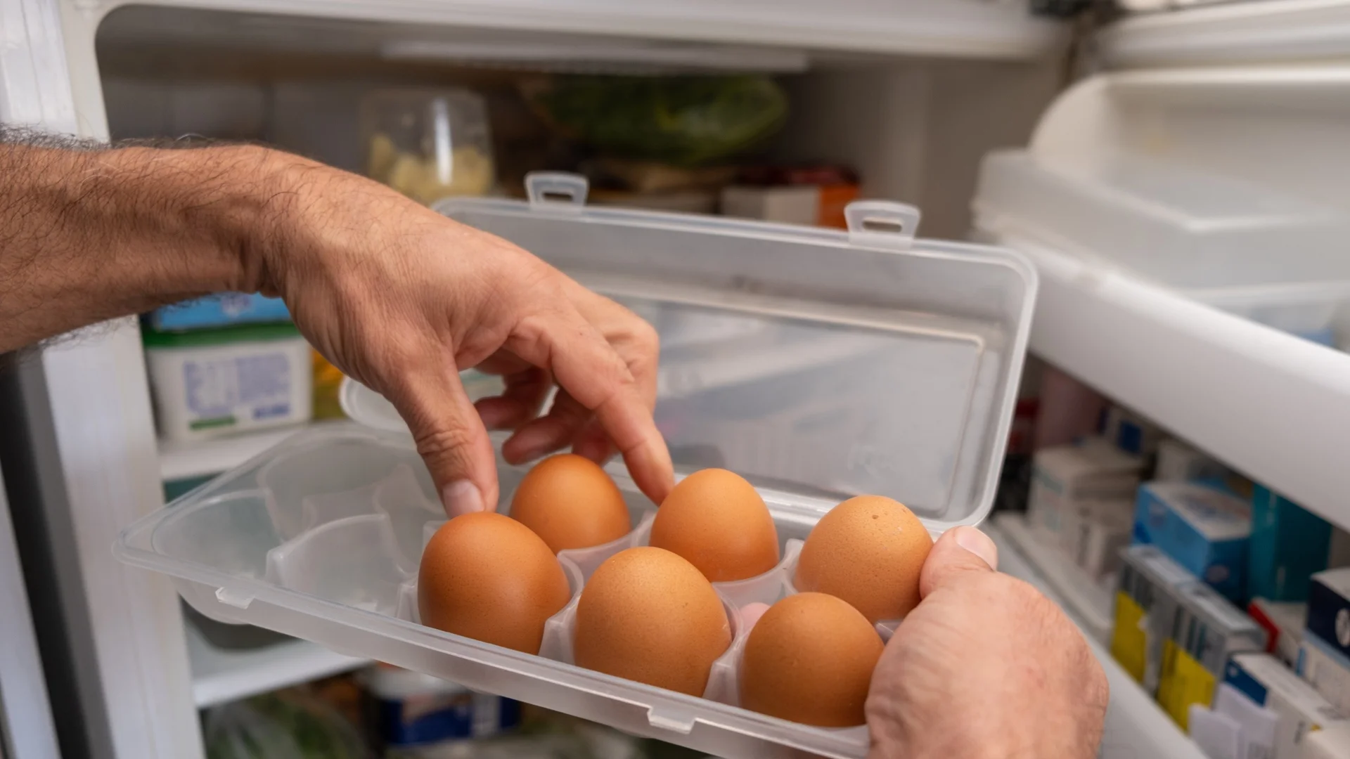 Как правилно да съхраняваме яйцата в хладилника?