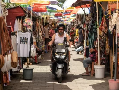 Остров Бали ще забрани на туристите да карат мотоциклети