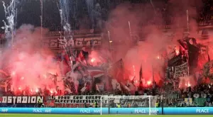 ВИДЕО: Въпреки забраната, хиляди фенове на Айнтрахт Франкфурт "заляха" улиците на Неапол