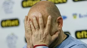 "Благодаря на псевдо левскарите, стискали палци на ЦСКА": Дарение за Левски към НАП