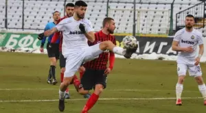 {{ otherArticle[0].article.title }}