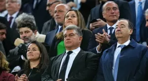 "Човекът в сянка": Кой диктува трансферната политика в Барселона без дори да е служител в клуба?