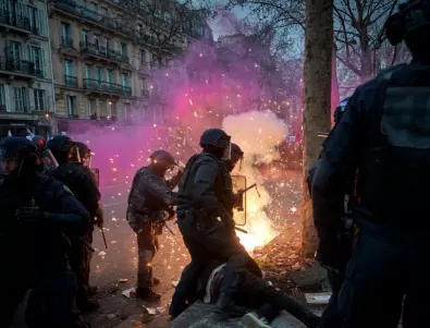 Нараства броят на ранените полицаи на протестите във Франция