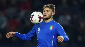 Бивш играч на Ювентус получи червен картон, след като бе хванат да уринира край терена