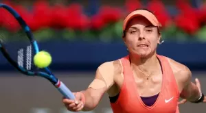 След зрелищен обрат в невероятно дълъг двубой Вики Томова отстрани Ализе Корне в Страсбург